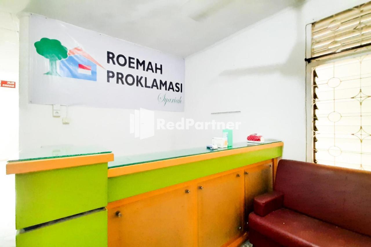 Roemah Proklamasi Syariah Mitra Reddoorz Паданг Екстер'єр фото